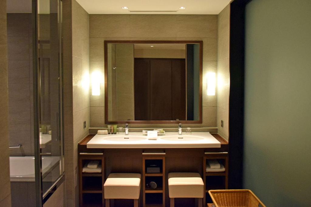 a bathroom with a sink and a mirror at Nippondaira Hotel in Shizuoka