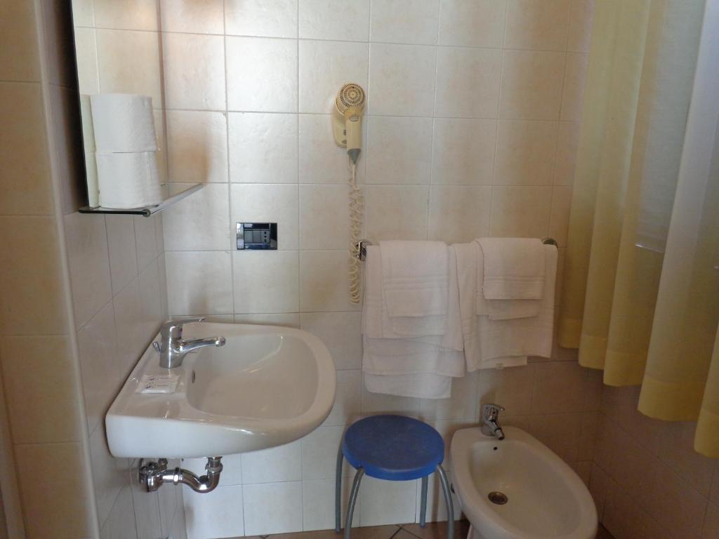 Koupelna v ubytování Albergo Salerno