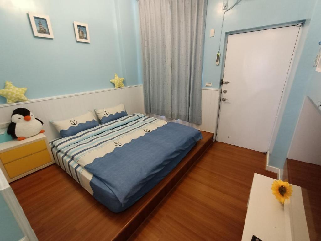 Postel nebo postele na pokoji v ubytování 水里河堤咖啡民宿 Shuili Heti coffee B&B