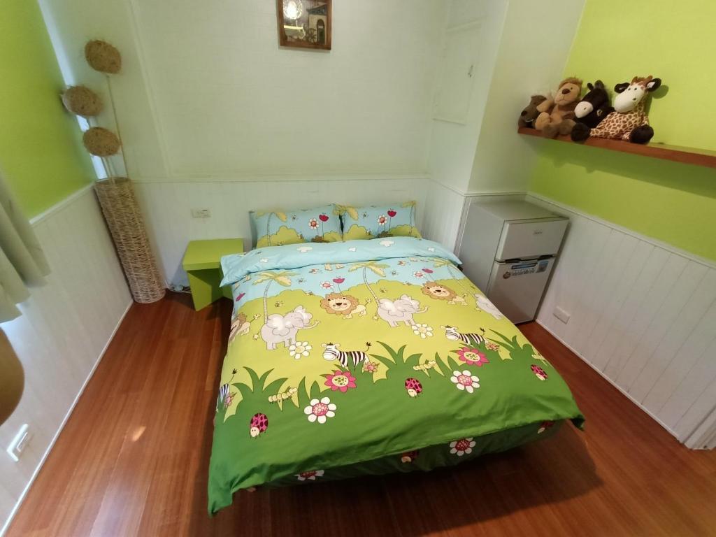 Postel nebo postele na pokoji v ubytování 水里河堤咖啡民宿 Shuili Heti coffee B&B