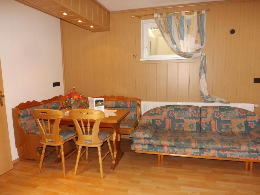 A seating area at Appartementhaus Sabine