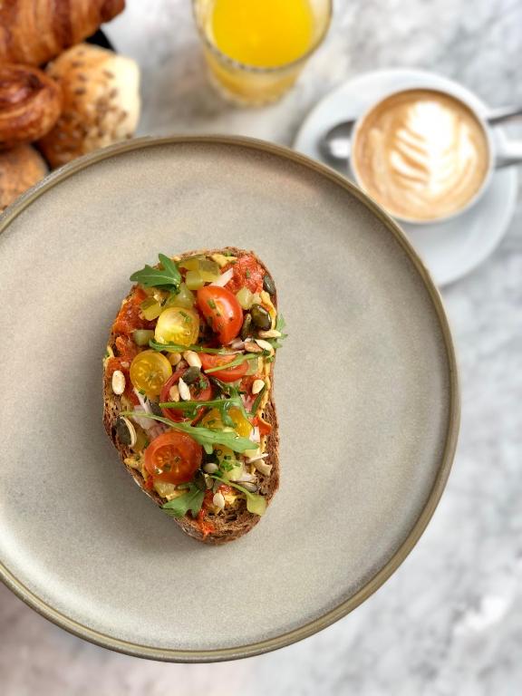 Eten bij of ergens in de buurt van het hotel

