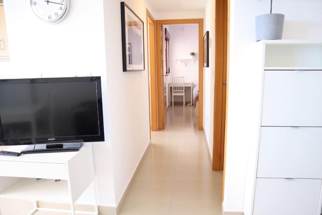 TV a/nebo společenská místnost v ubytování Sea view apartment Mojon hills