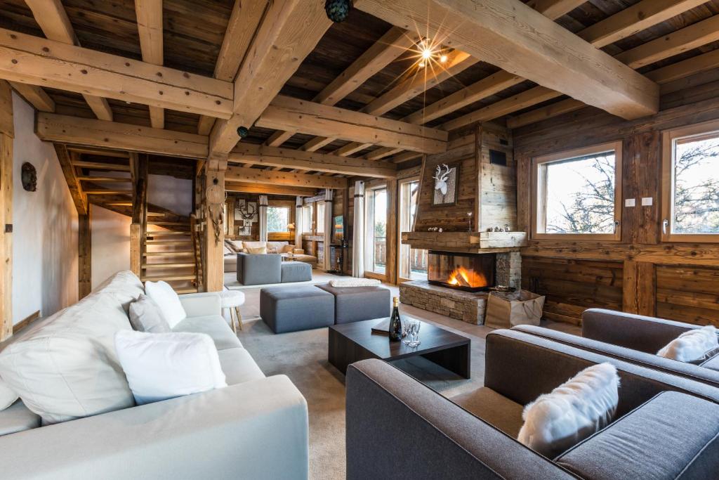 a living room with couches and a fireplace at Le Hameau Du Renard Blanc in Saint-Gervais-les-Bains
