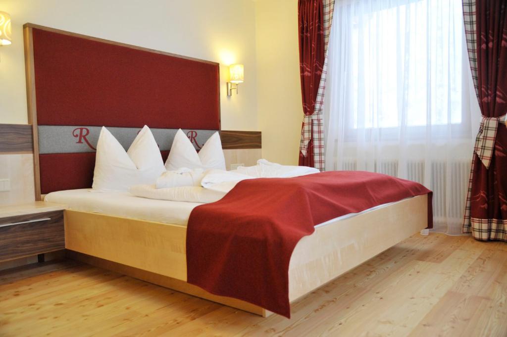 Postel nebo postele na pokoji v ubytování Hotel Rösslhof