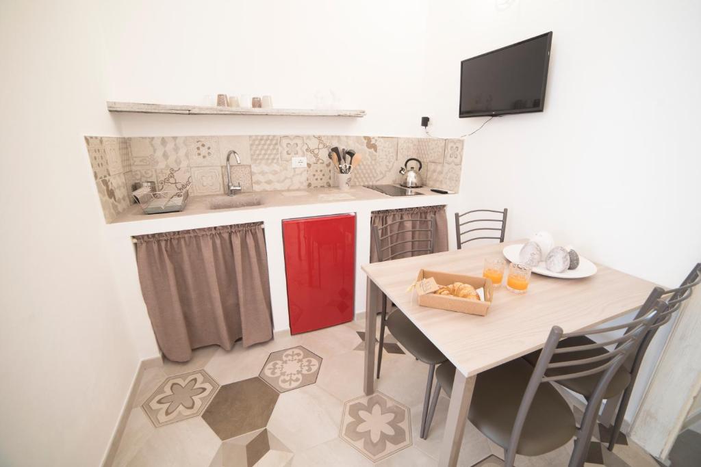Kuchyň nebo kuchyňský kout v ubytování Aria di Vico Aparthotel