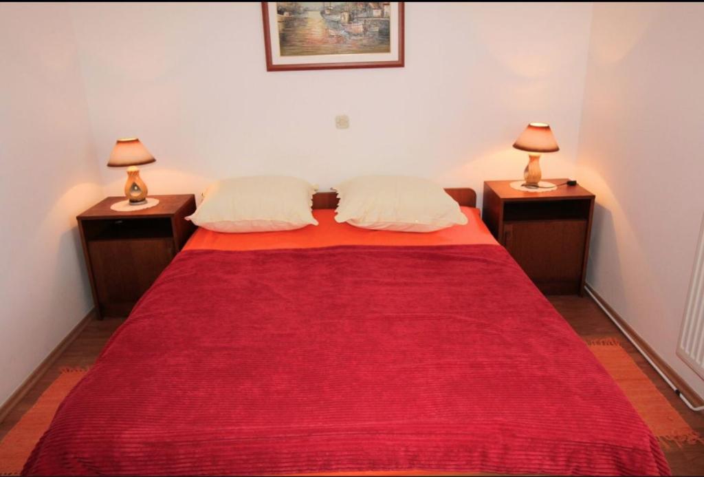 Postel nebo postele na pokoji v ubytování Apartment Ljubica for two people