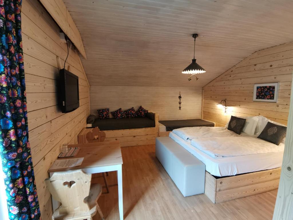 A bed or beds in a room at Hotel Almhof