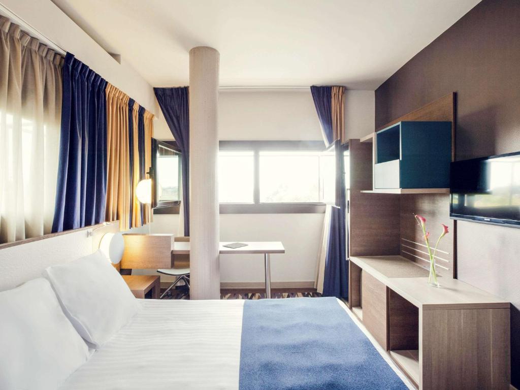 Postel nebo postele na pokoji v ubytování Mercure Roma Centro Colosseo