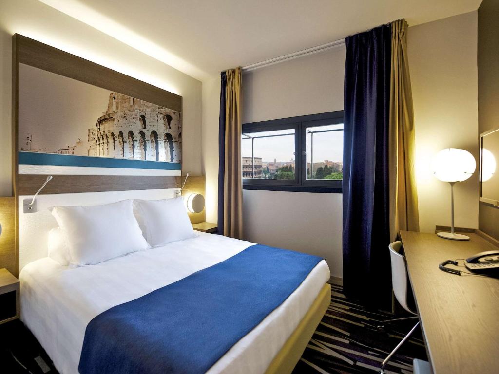 Postel nebo postele na pokoji v ubytování Mercure Roma Centro Colosseo