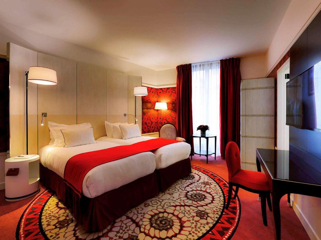 Postel nebo postele na pokoji v ubytování Carlton Hotel Lyon - MGallery Collection