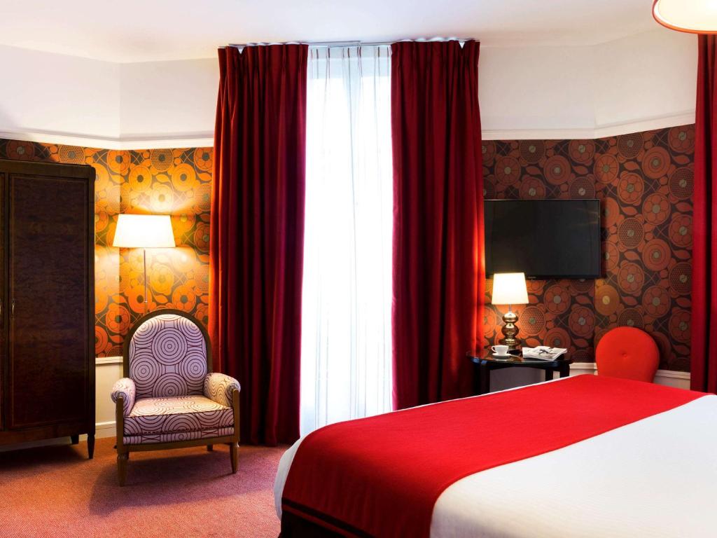 Postel nebo postele na pokoji v ubytování Carlton Hotel Lyon - MGallery Collection