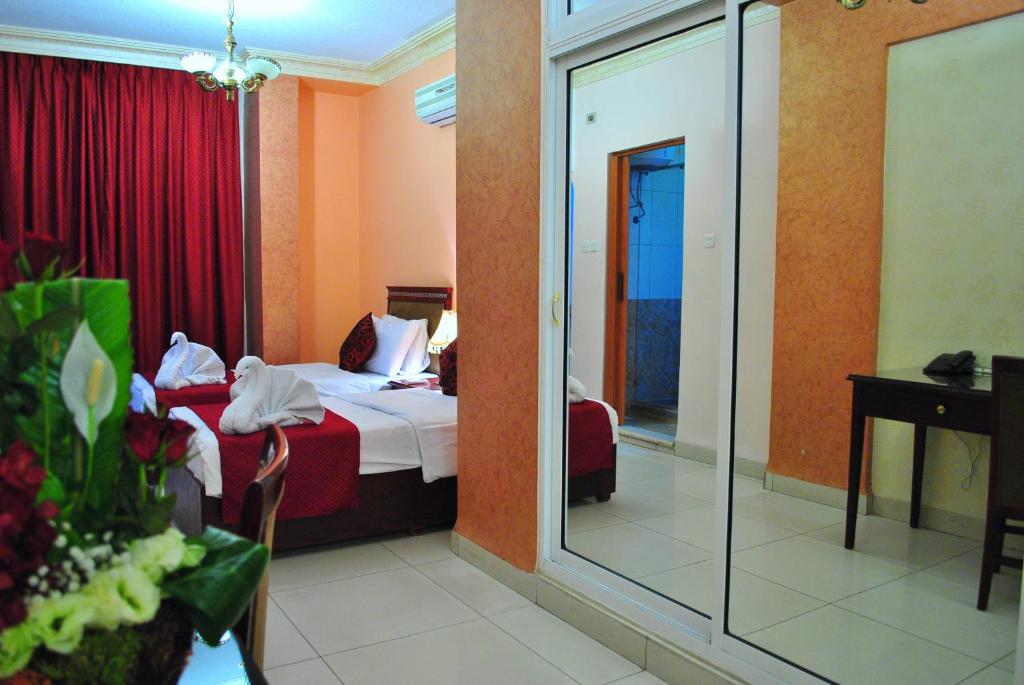 Postel nebo postele na pokoji v ubytování Al Qidra Hotel & Suites Aqaba
