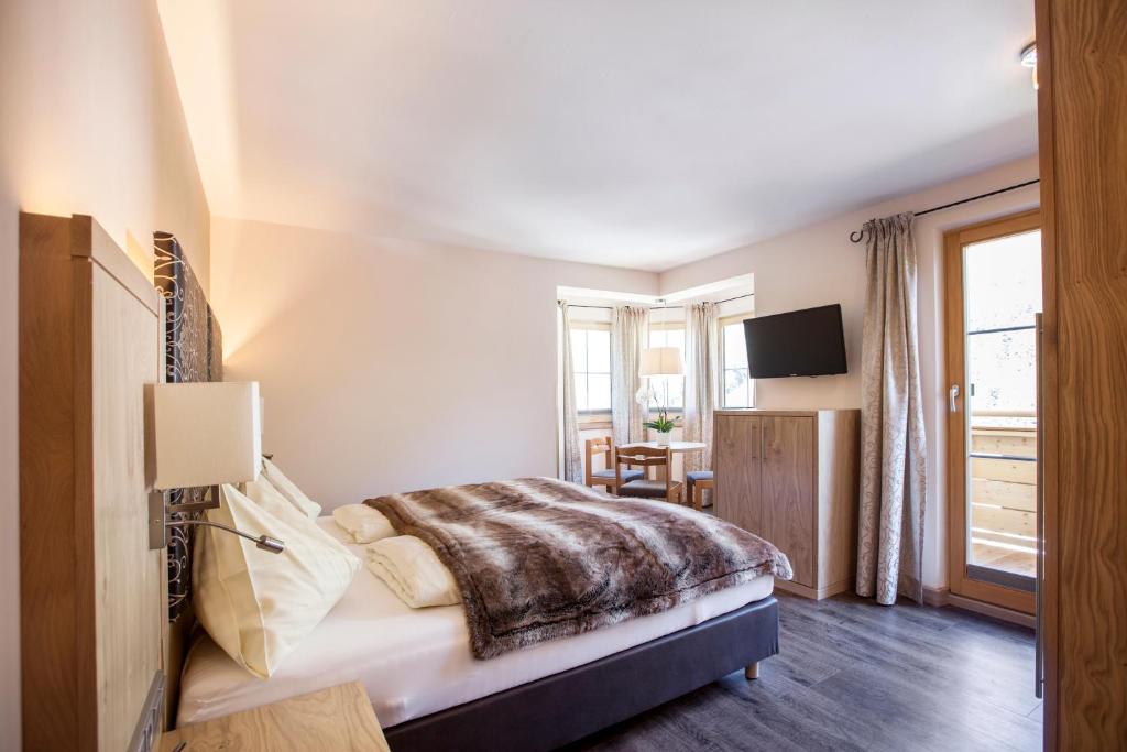 Postel nebo postele na pokoji v ubytování Hotel Mariasteinerhof