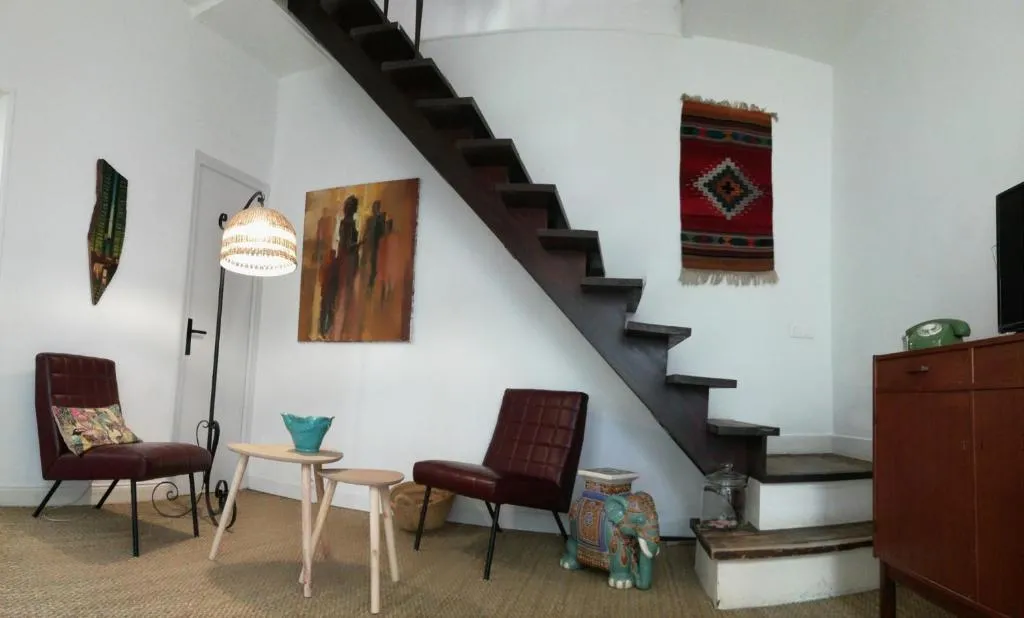 Appartement duplex sur cour intérieure, Paris, Franţa