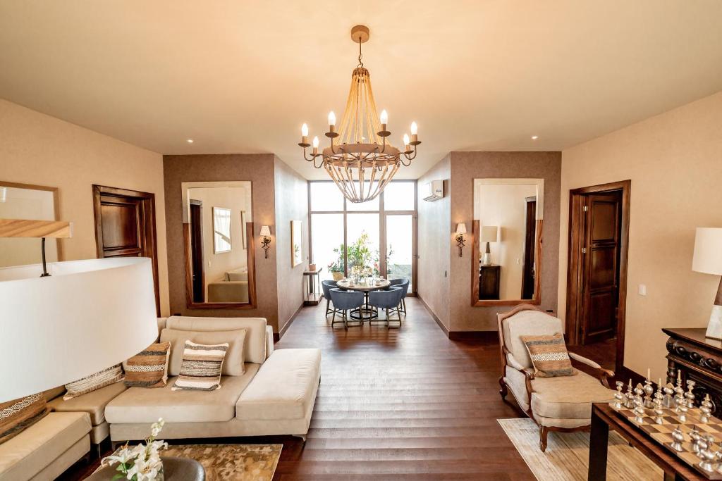 Posezení v ubytování Casa Raíces Hotel Luxury & Viñedo