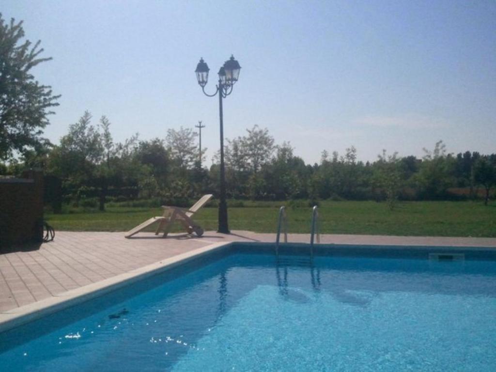 Bazén v ubytovaní Agriturismo Corte Trincerone alebo v jeho blízkosti