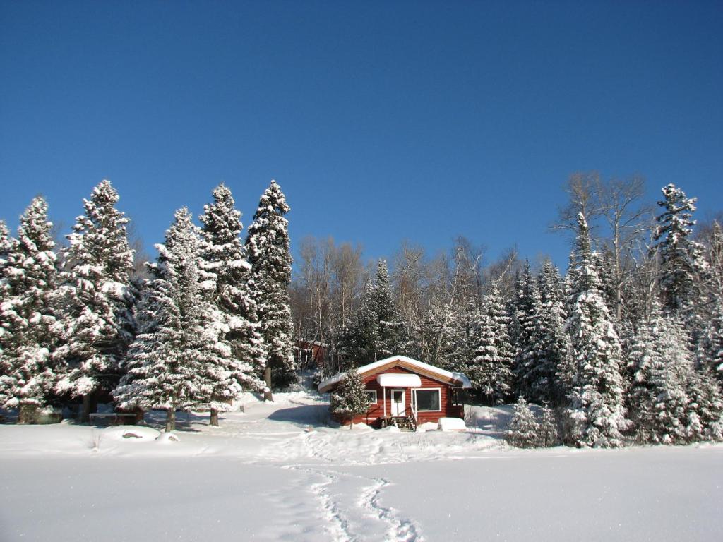 Kan-à-Mouche Pourvoirie Auberge et Chalets v zimě