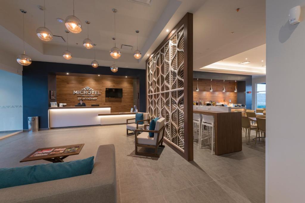 Posezení v ubytování Microtel Inn & Suites by Wyndham Irapuato