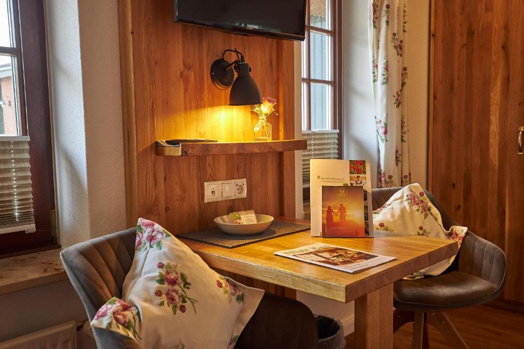 TV a/nebo společenská místnost v ubytování Flair Landhotel Strengliner Mühle