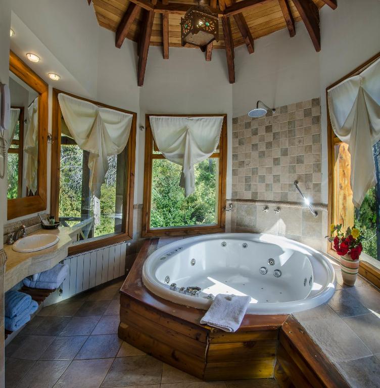 Um banheiro em Nido del Cóndor Hotel & Spa