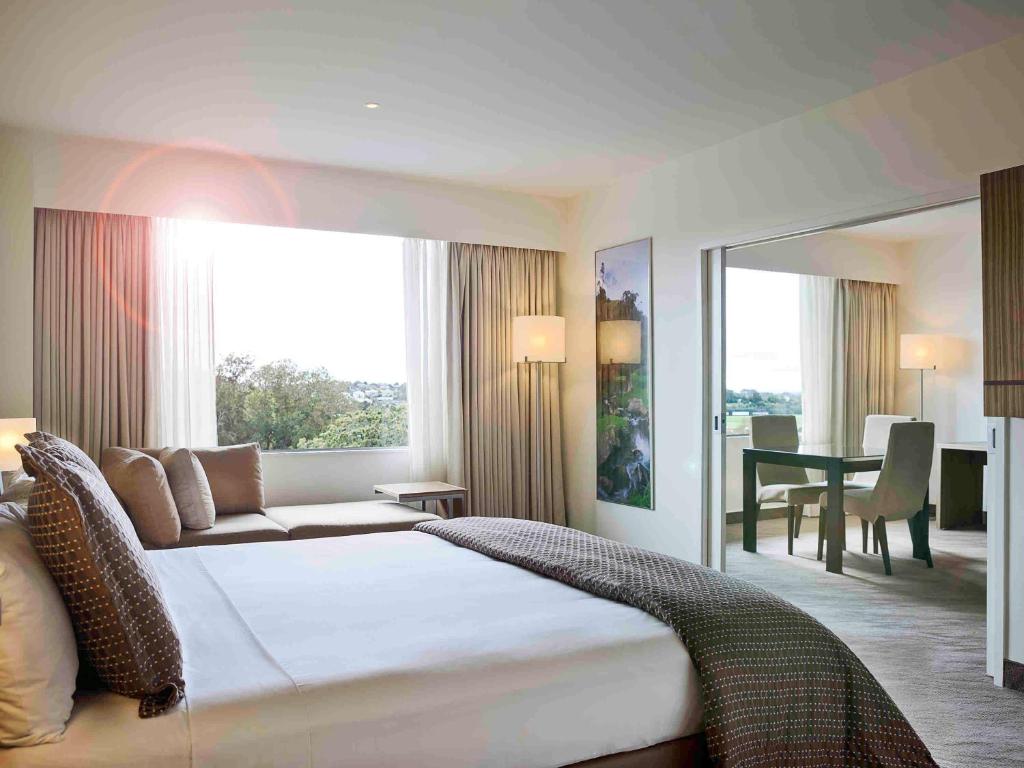 Postel nebo postele na pokoji v ubytování Novotel Auckland Ellerslie