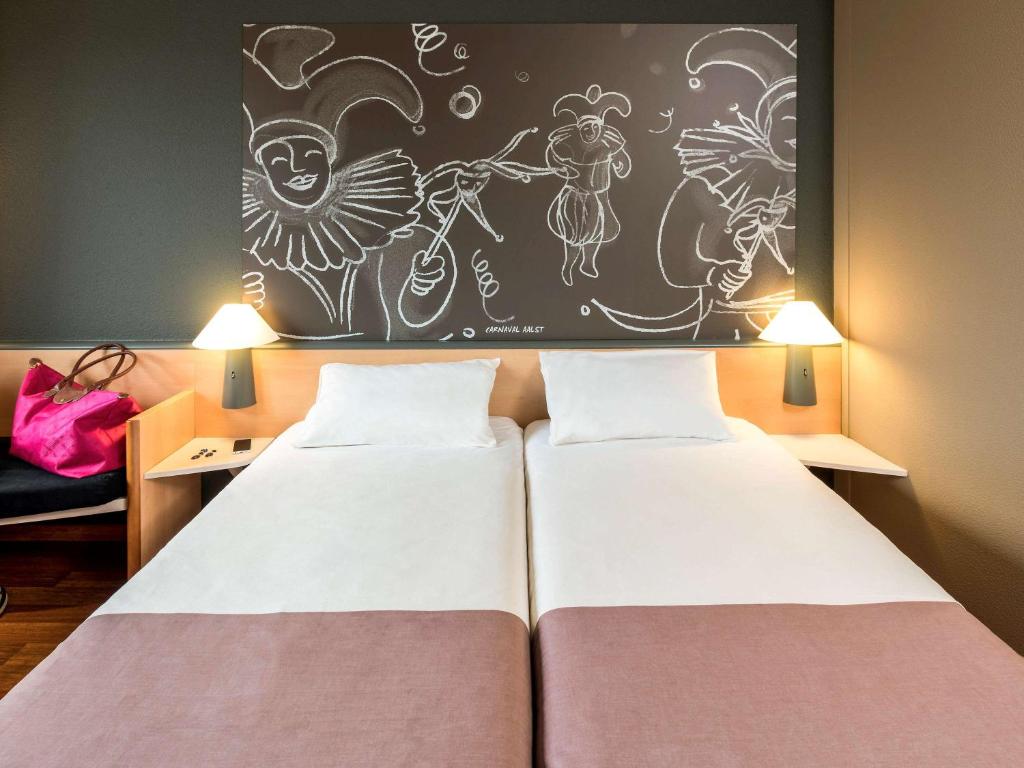 Postel nebo postele na pokoji v ubytování ibis Aalst