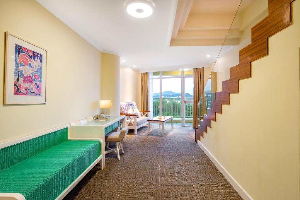Гостиная зона в Sunshine Resort Intime Sanya