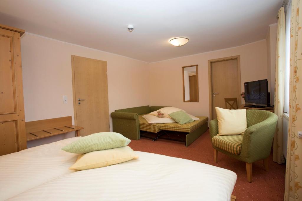 Postel nebo postele na pokoji v ubytování Hotel Lindenhof