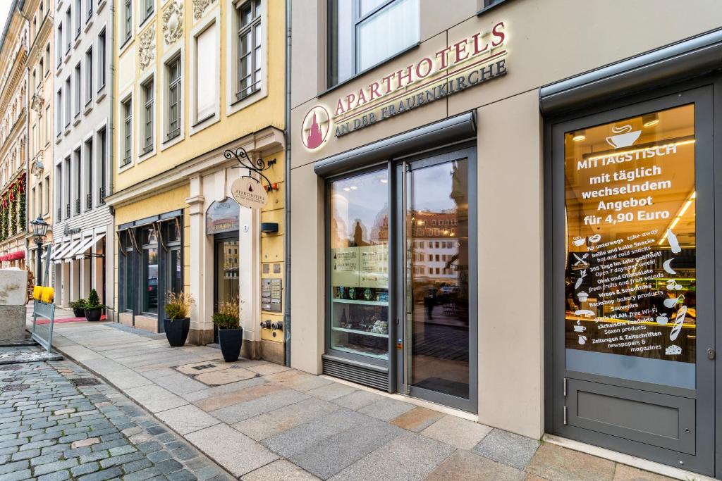 Budova, kde se aparthotel nachází