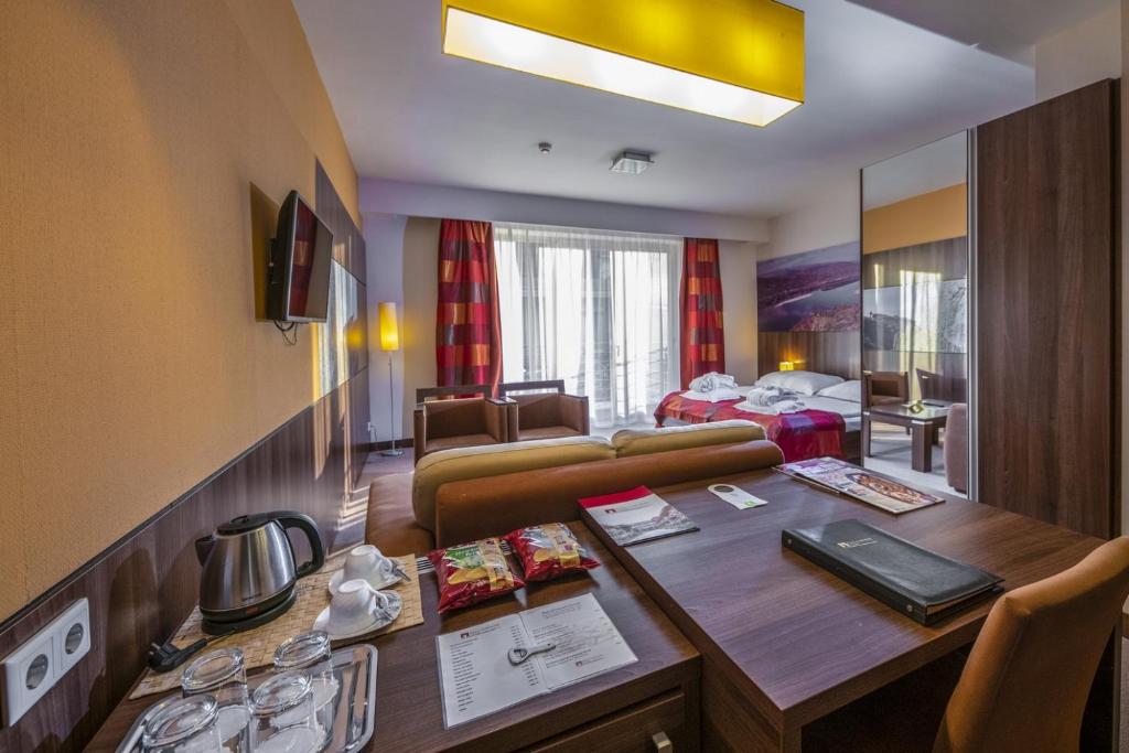 Postel nebo postele na pokoji v ubytování Royal Club Hotel