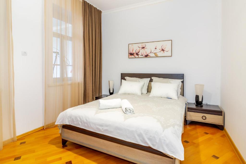 Postel nebo postele na pokoji v ubytování Guesthouse Alvani