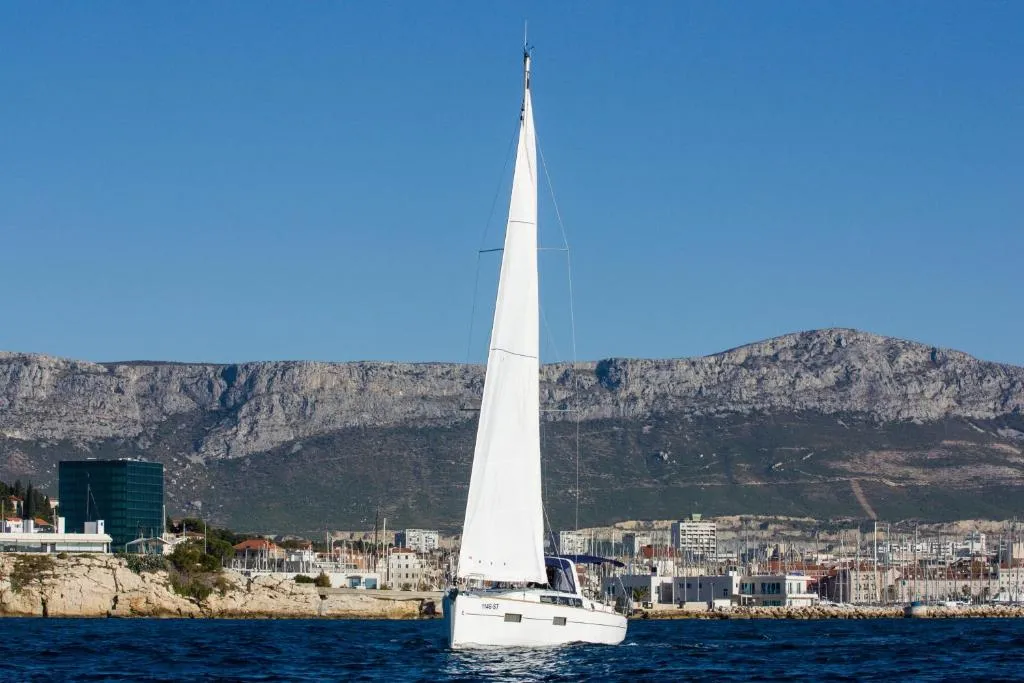 Beneteau Oceanis 38 - Arsen Sailing Boat, Split, Croaţia