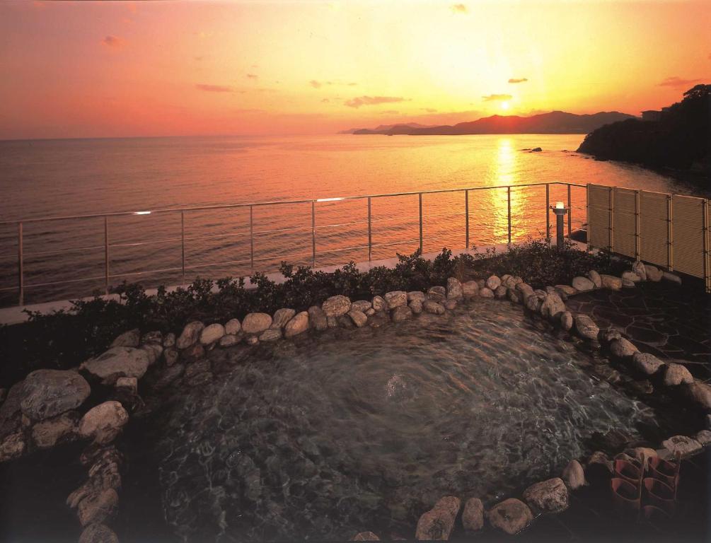 a hot tub on a cruise ship at sunset at Seaside Hotel Geibousou in Shima