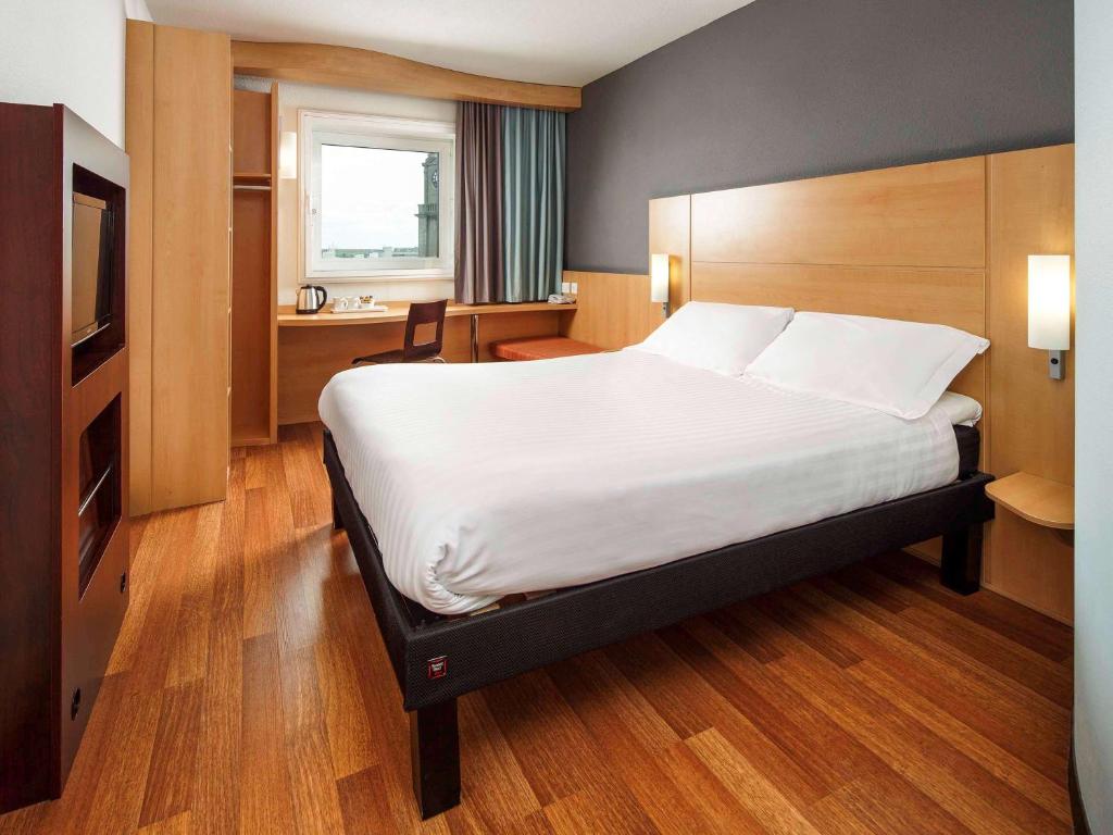 Postel nebo postele na pokoji v ubytování ibis Aberdeen Centre – Quayside