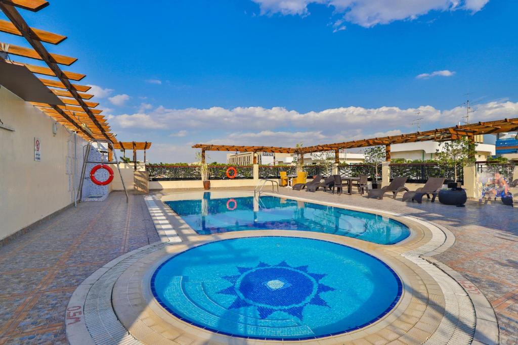 تصویر اتاق‌های Landmark Summit Hotel - تصویر ۲