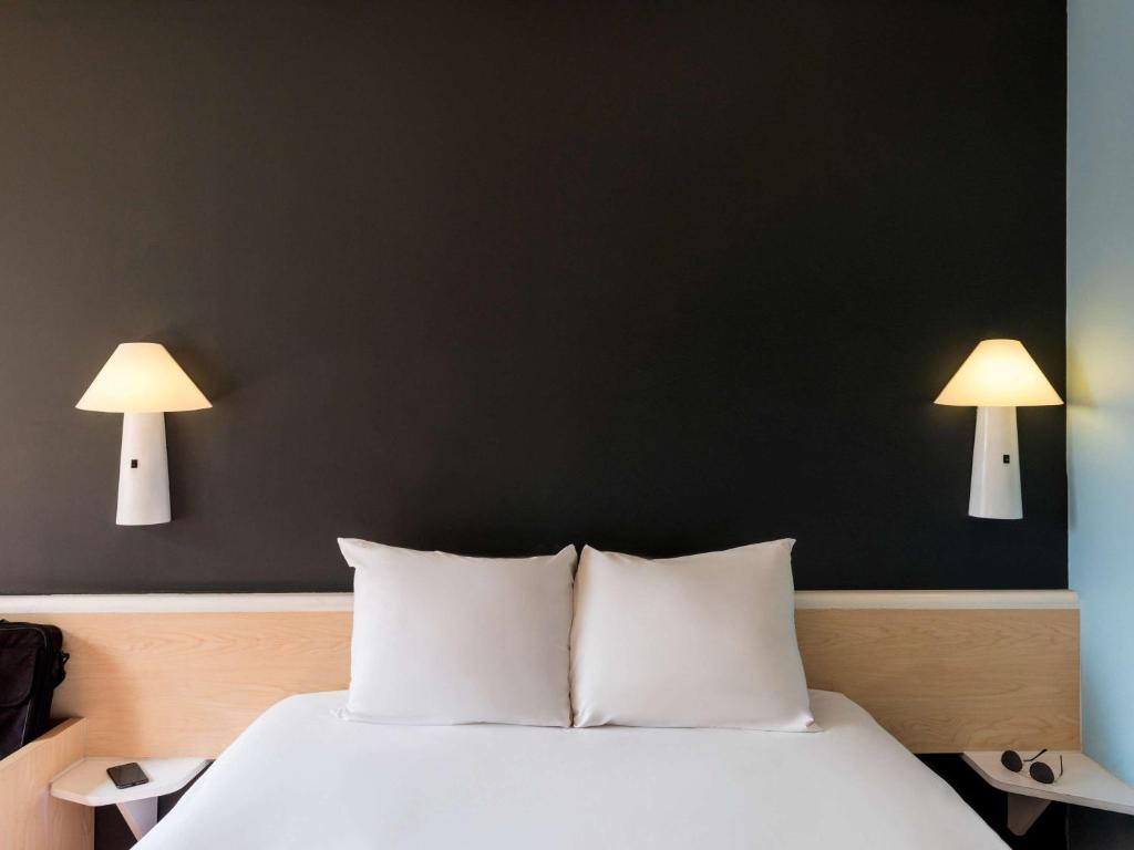 Postel nebo postele na pokoji v ubytování Ibis Guadalajara Expo