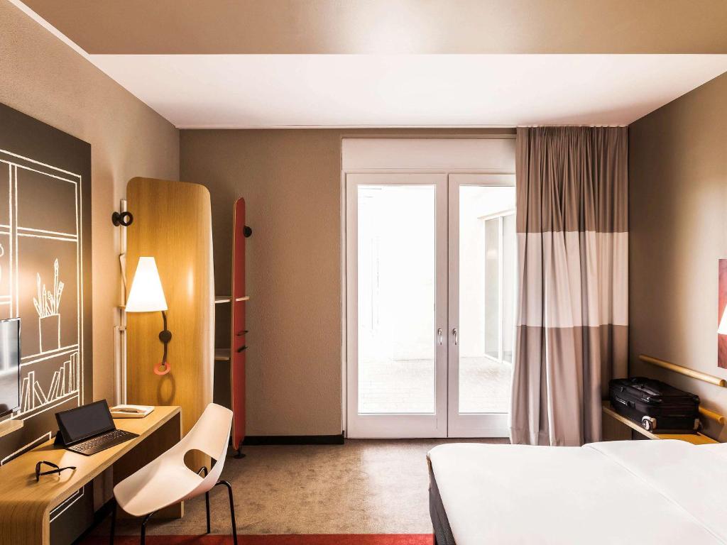 Postel nebo postele na pokoji v ubytování ibis Winterthur City