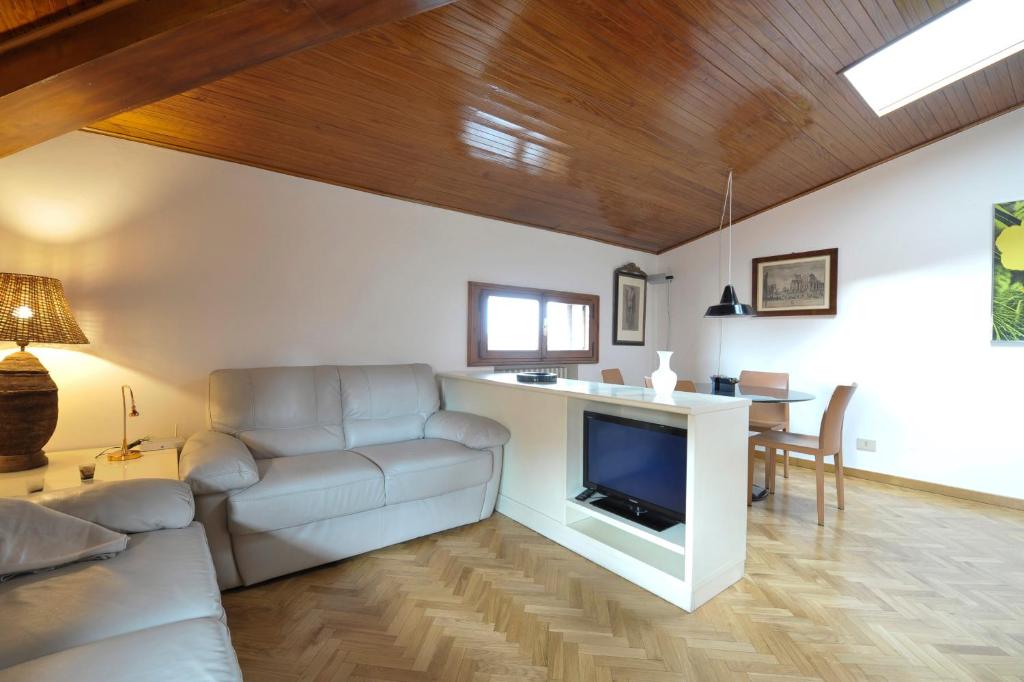 Telewizja i/lub zestaw kina domowego w obiekcie UR-NEST San Martino