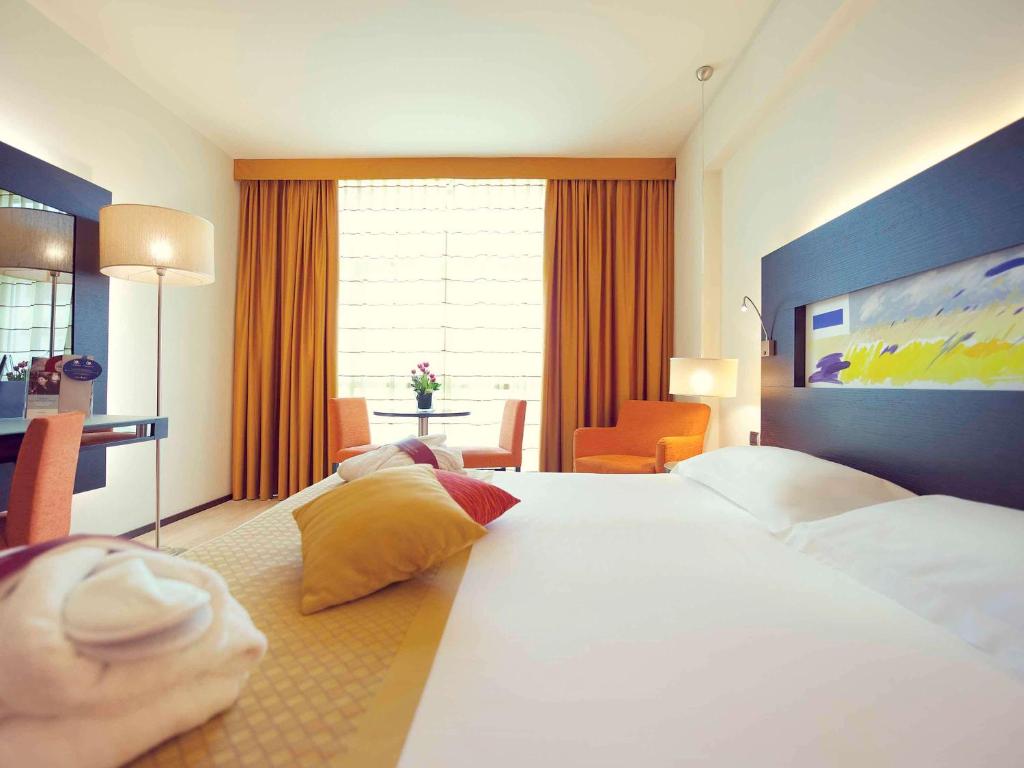 Postel nebo postele na pokoji v ubytování Hotel Mercure Siracusa