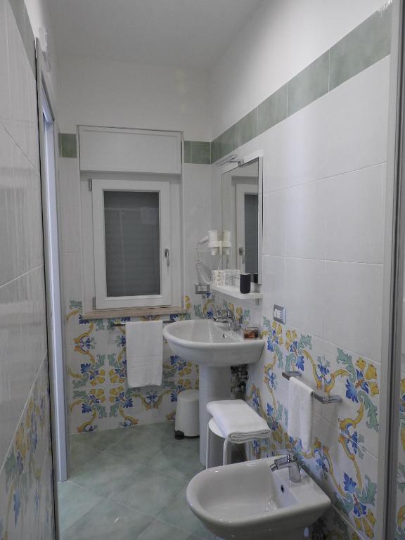 Koupelna v ubytování Hotel Corallo Circeo