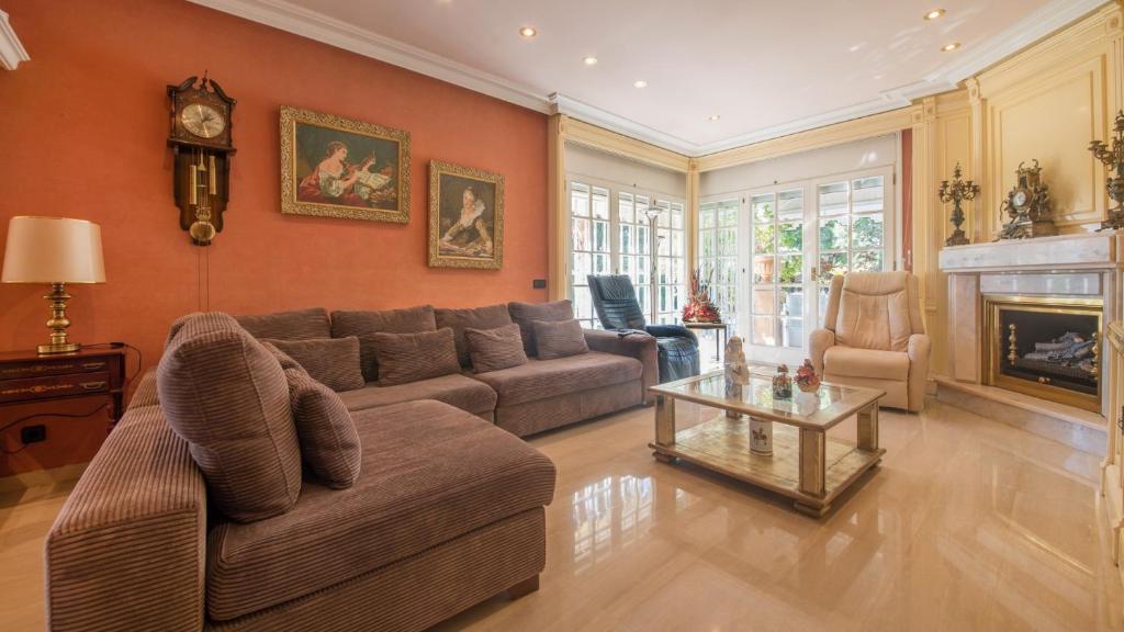 A seating area at R60 Casa Sendo