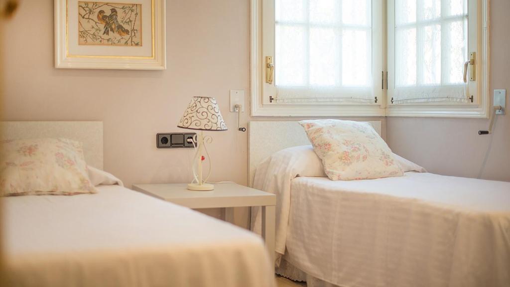 A bed or beds in a room at R60 Casa Sendo
