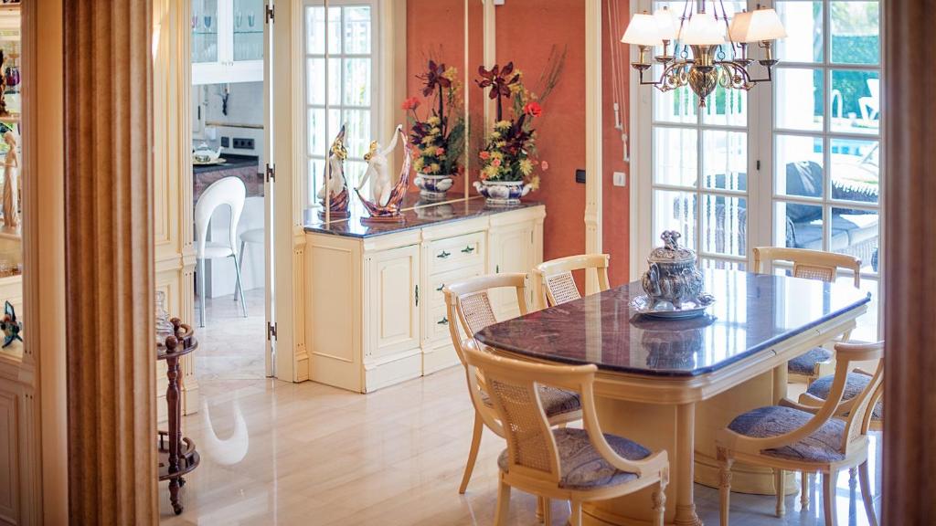 A kitchen or kitchenette at R60 Casa Sendo