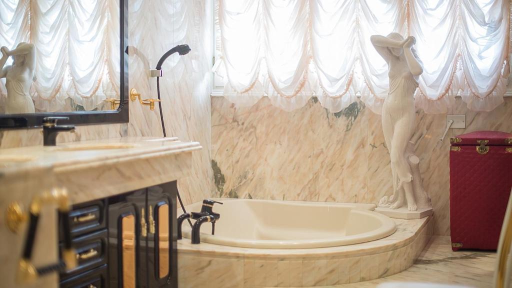A bathroom at R60 Casa Sendo