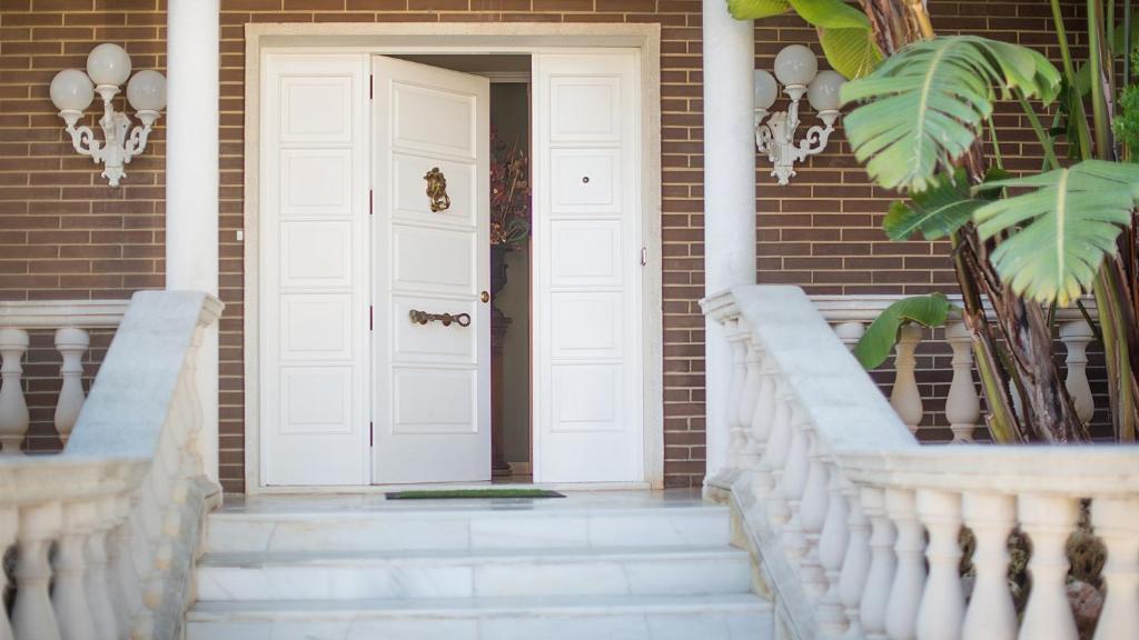 The facade or entrance of R60 Casa Sendo