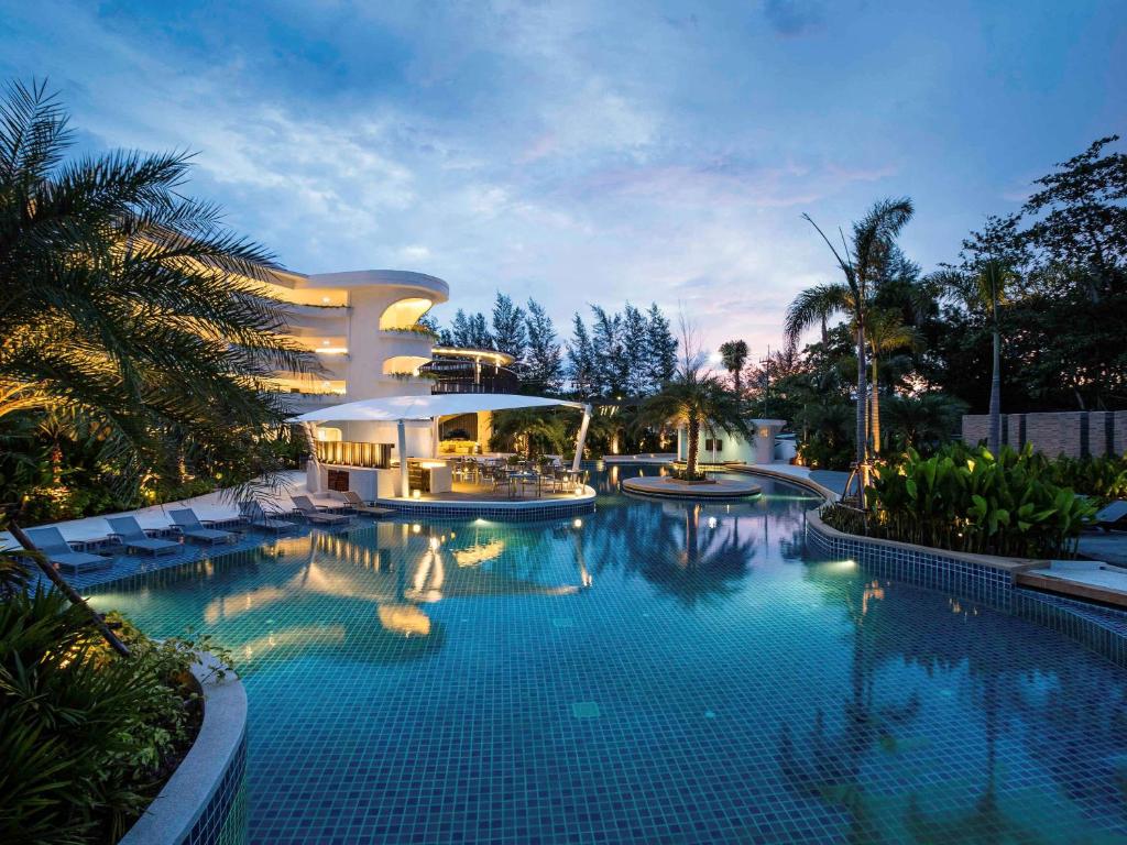 Bazén v ubytování Holiday Inn Resort Phuket Karon Beach by IHG nebo v jeho okolí