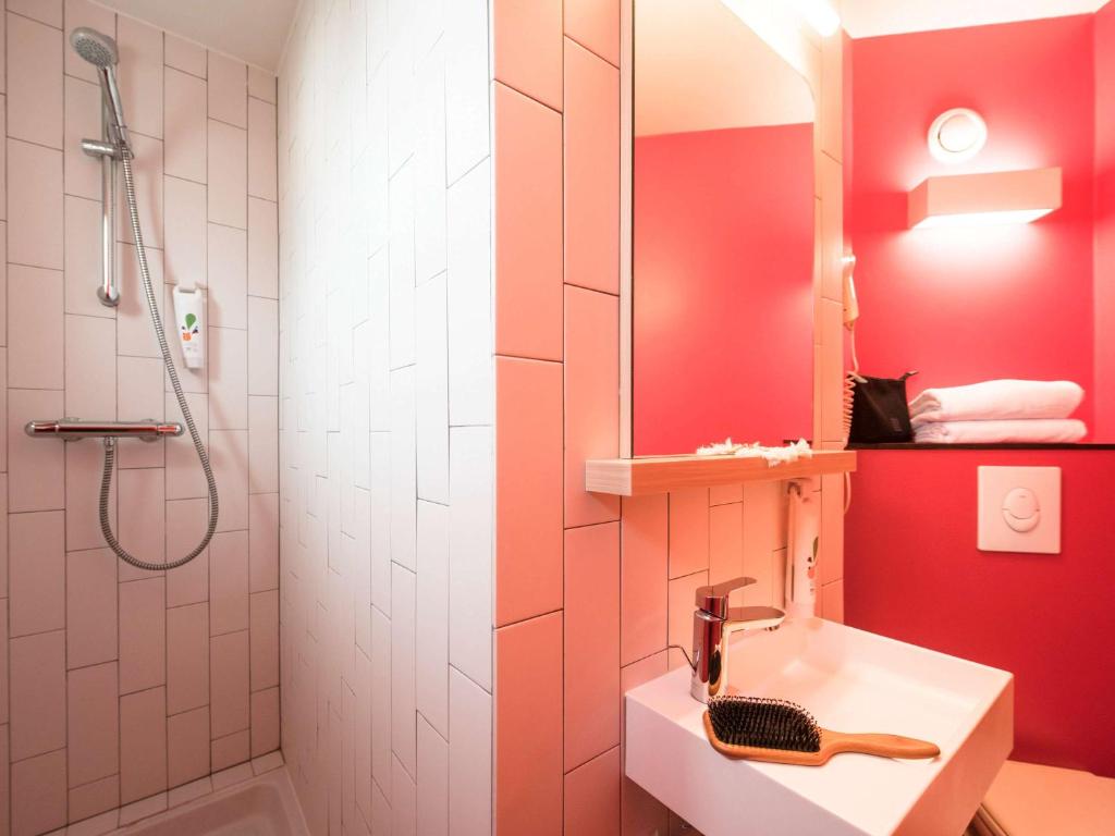 Koupelna v ubytování Hôtel ibis Styles Vichy Centre