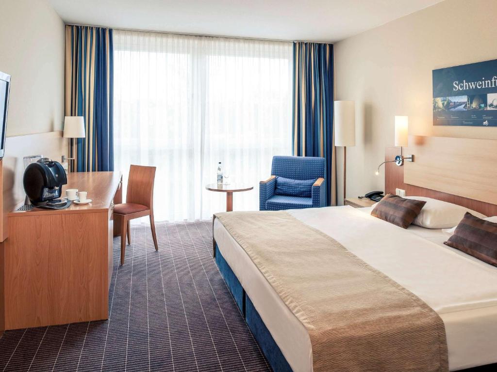 Postel nebo postele na pokoji v ubytování Mercure Hotel Schweinfurt Maininsel