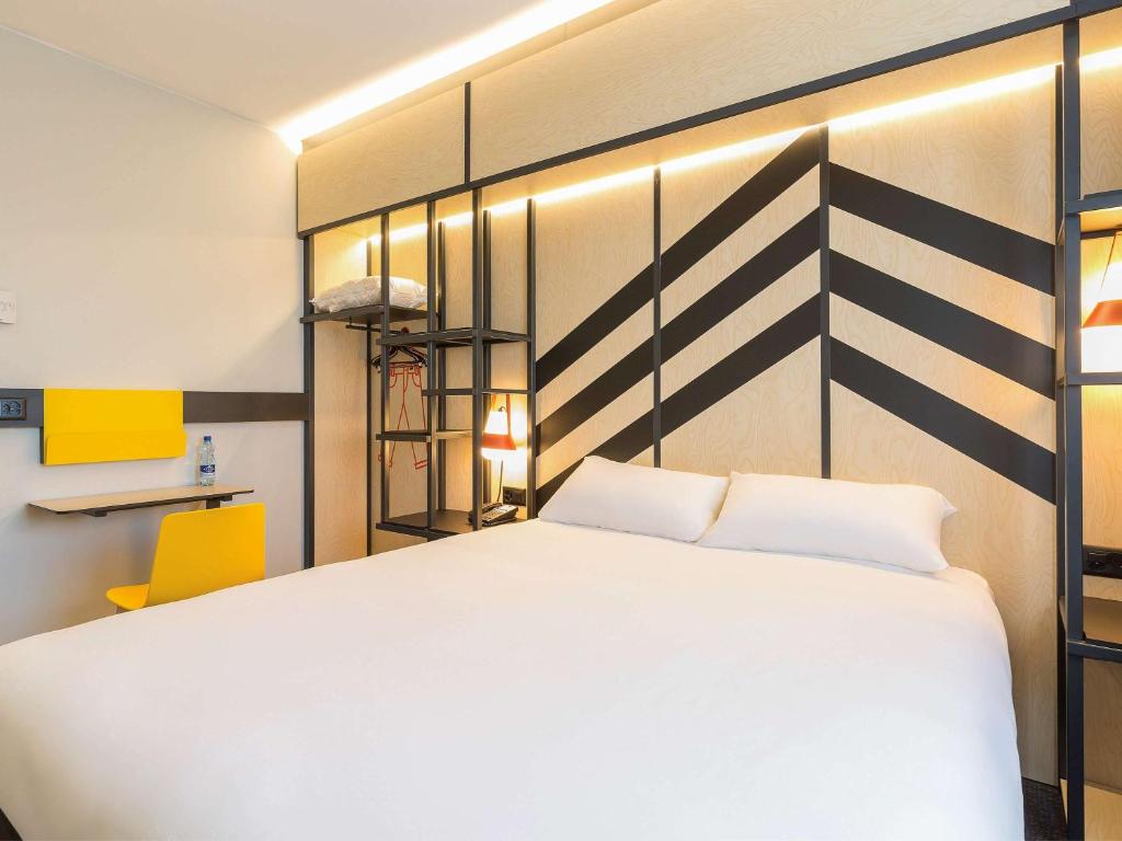 Postel nebo postele na pokoji v ubytování ibis Styles Geneve Palexpo Aeroport